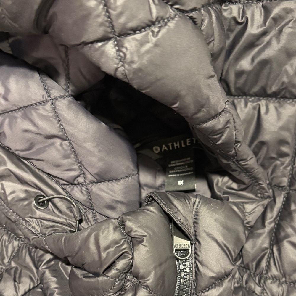 Athleta Women’s Whisper Featherless Quilted Parka/Jacket  - Black - Picture 9 of 11